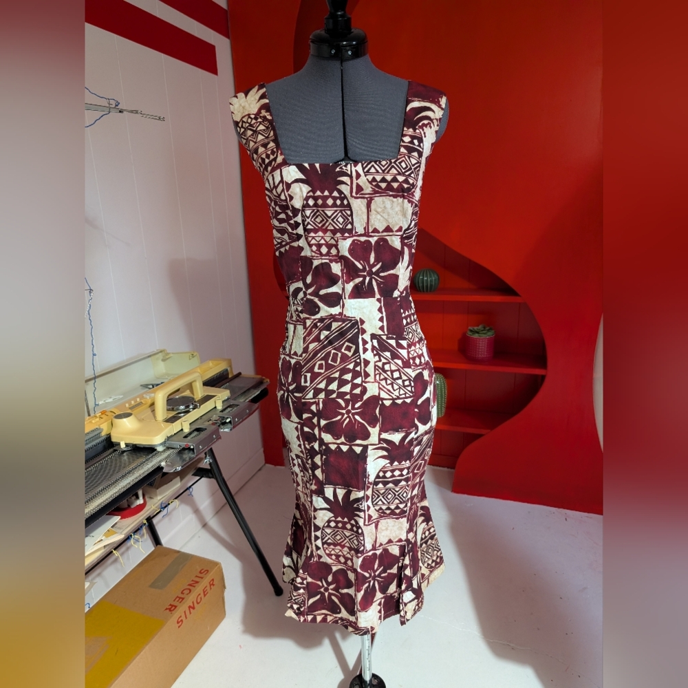 Elegant Maroon and Cream Tropical Patterned Retro Dress 🌺